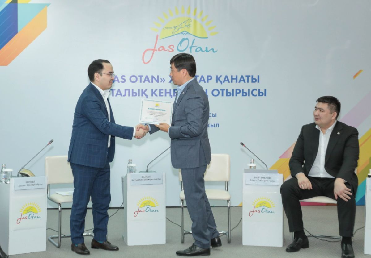 Jas Otan-да –  жаңа төраға