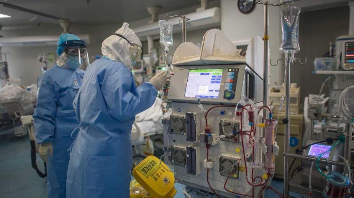 Алматыда коронавирустан айыққан бір адам ауруханадан шықты