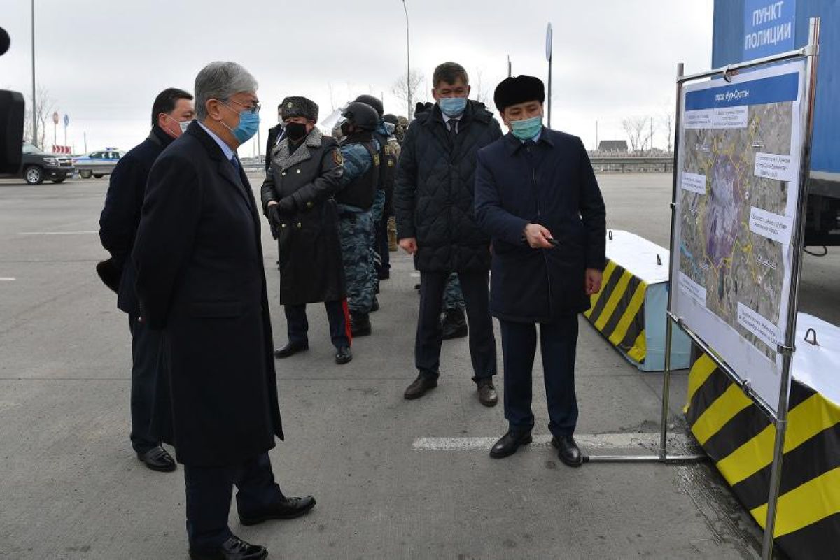 Тоқаев елордадағы бақылау-өткізу бекетіне барды