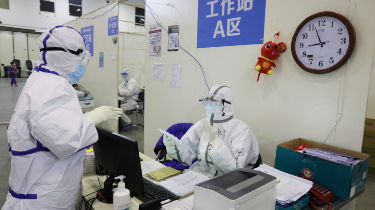 Қытайда коронавирус жұқтырғандарға арналған уақытша аурухана жабылды