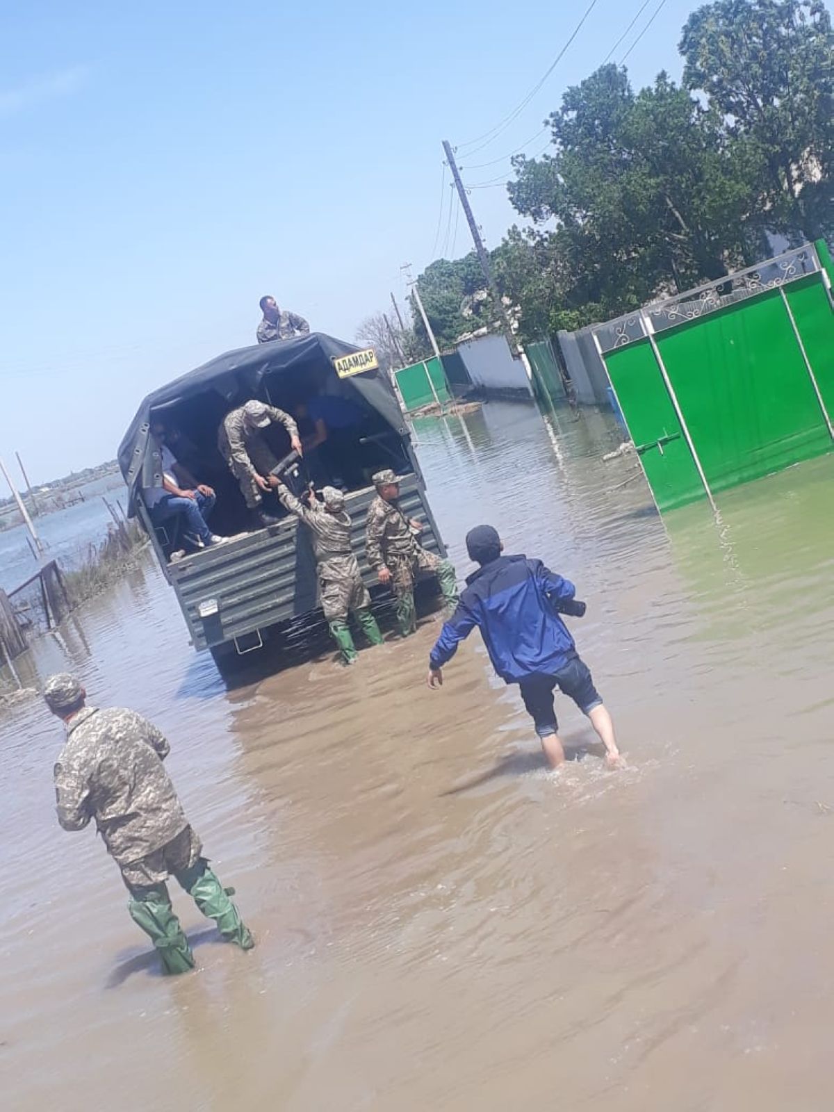 Мақтааралда әскерилер апат салдарын жойып жатыр