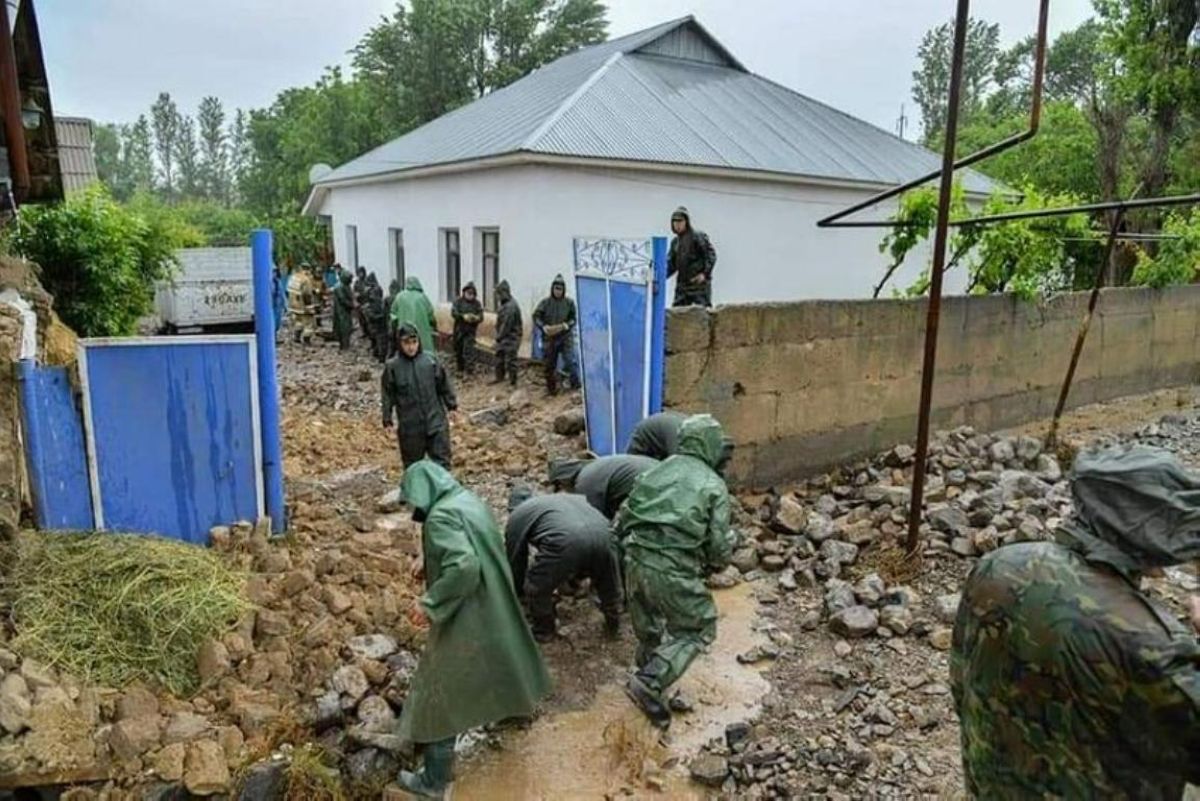 Нөсер жаңбырдан зардап шеккен төлебиліктерге мақтааралдықтар көмектесіп жатыр