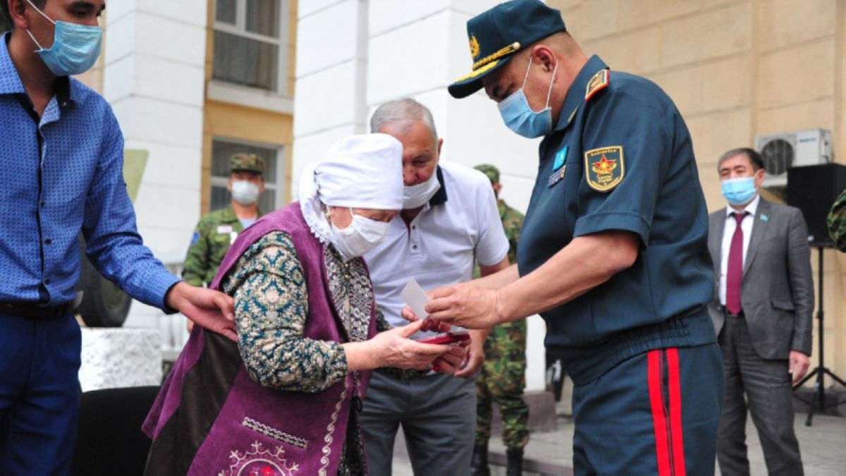 Смоленск түбінде қаза тапқан қазақ сарбазының сүйегі туған жерінде қайта жерленді