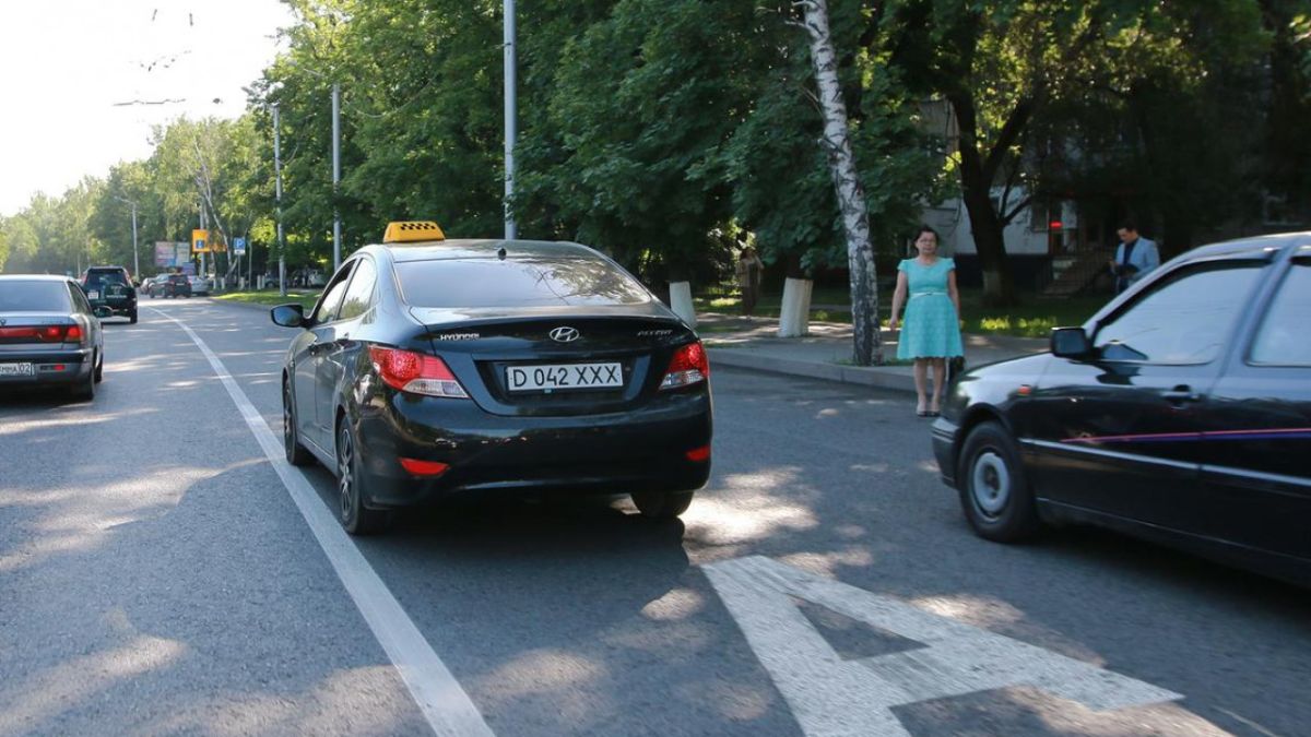 Бақылау бекеттерінде такси жүргізушілерінің бәрін тексеру басталады