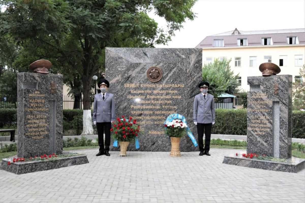 Таразда ерлікпен қаза тапқан Ұлттық қауіпсіздік қызметкерлерінің құрметіне ескерткіш ашылды