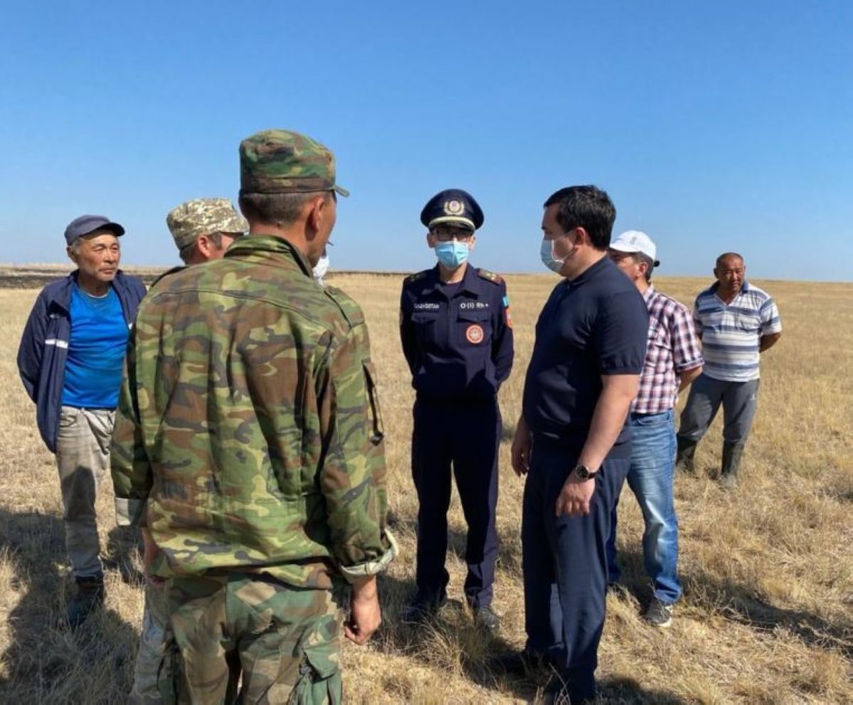 Әкім бірнеше күннен бері жері өртеніп, мал қырылған ауылдарды бүгін әуеден бақылап қайтты  