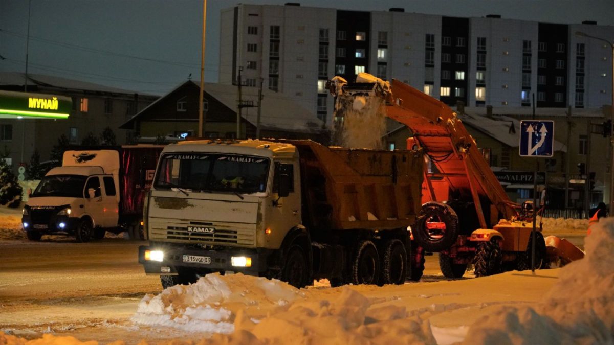 Астанада ауладағы қарды күремесе, айыппұл төлейді