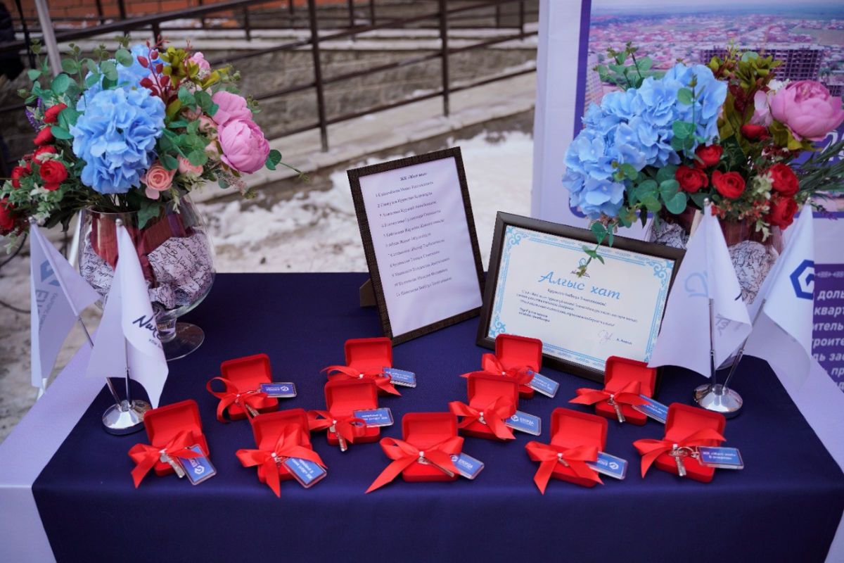 Елордада проблемалық тұрғын үй кешенінің үлескерлеріне пәтер кілттері табысталды