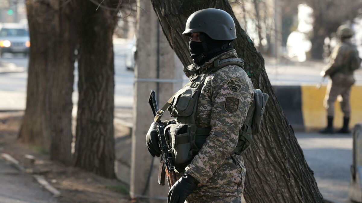 Бүлік кезінде зардап шеккен дәрігер, өрт сөндіруші мен полицейлерге 2 миллион теңге өтемақы беріледі