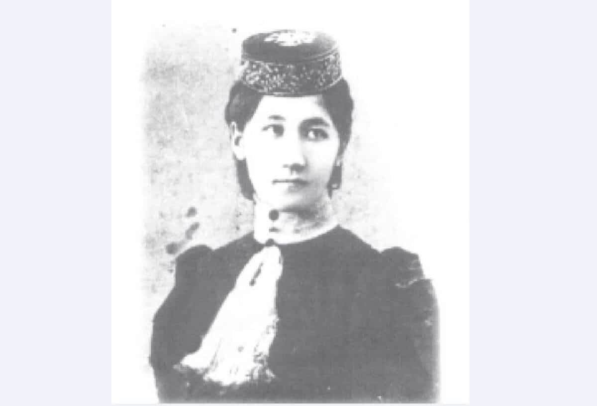 Нәзипа өткізген тұңғыш әдеби кеш