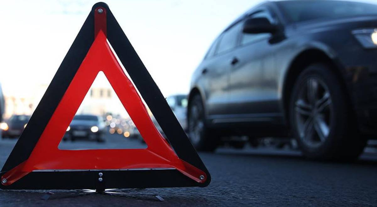 Петропавлда екі адамды көлік қағып кеткен сәт видеоға түсіп қалды