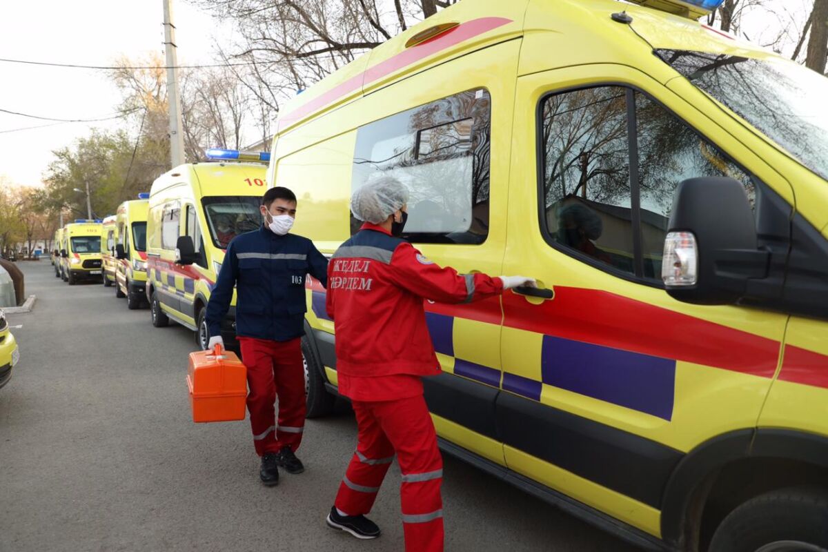 Оралдық студент жүкті әйелді көлік ішінде босандырып алды