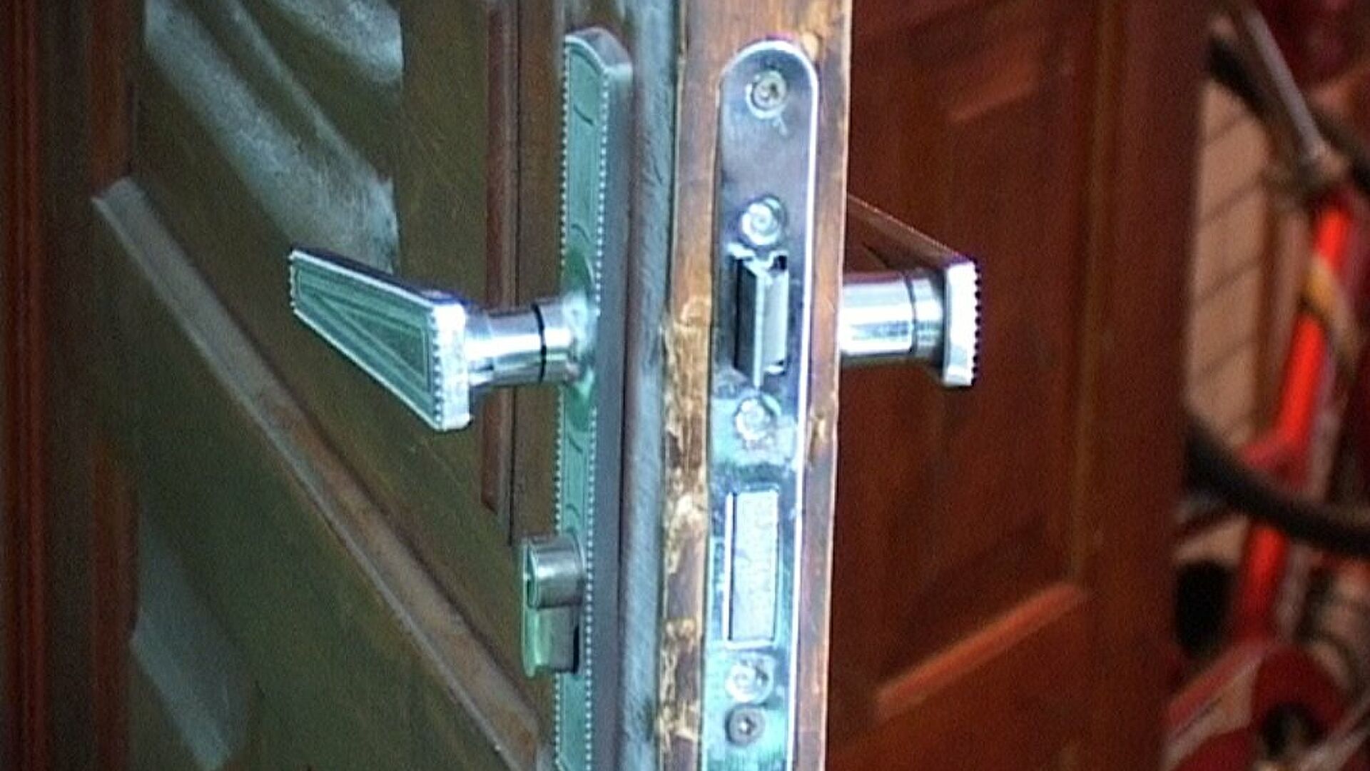 Ақтауда әйелді белгісіз екі адам сыммен тұншықтырып, үйін тонап кетті