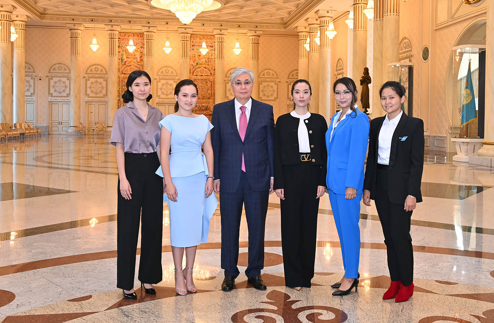 Президент қазақтың шахматшы қыздарын қабылдады