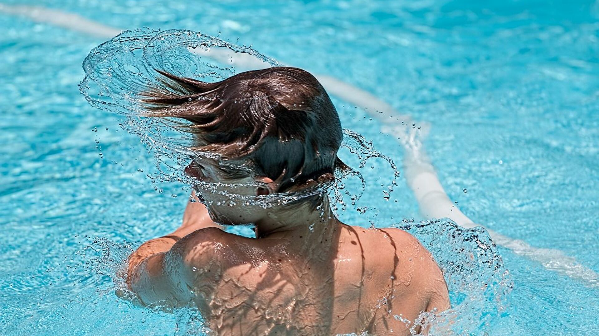 Қызылордада бассейнге батып кете жаздаған баланың жағдайы ауыр