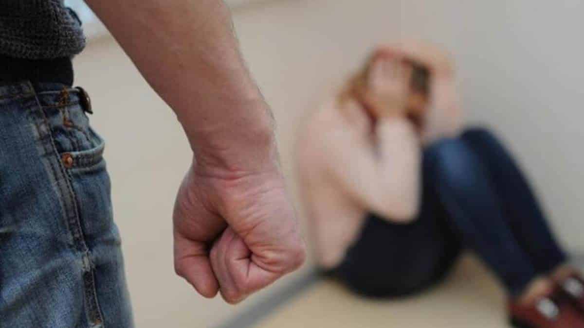 Қорғансыз қазақ қыздары