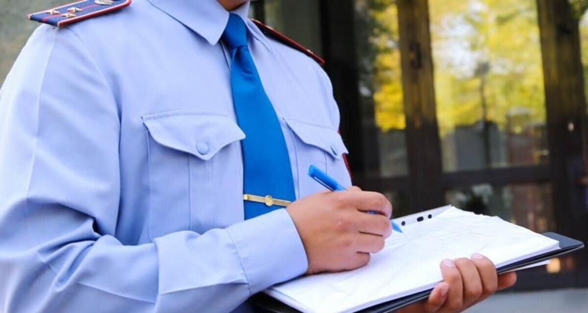 Елордада ер адам курьерді соққыға жықты – видео