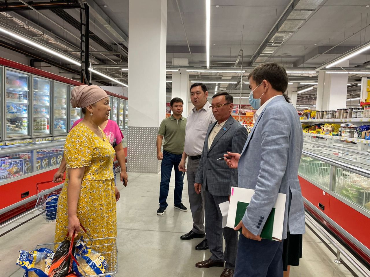 «AMANAT» партиясы әлеуметтік жағдайы төмен отбасыларға азық-түлік картасын енгізуді ұсынды