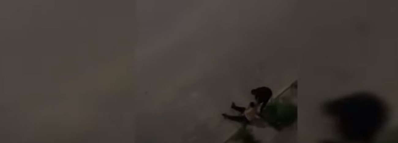 Ақтауда полицейді пышақтап өлтірген оқиғаның соңғы сәттегі видеосы жарияланды