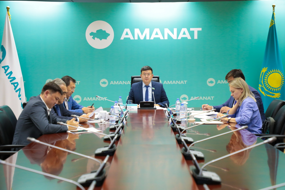 «AMANAT» партиясы жанындағы Экологиялық кеңесте қараусыз қалған кен орындарына тексеріс жүргізу ұсынылды