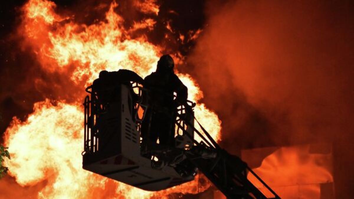 Өзбекстанның Қазақстанға жақын аймағында әскери қойма өртке оранды