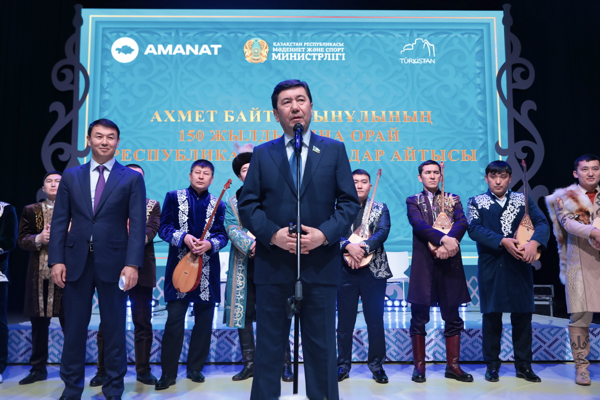 «Алтын домбыра»: Түркістанда «AMANAT» партиясының қолдауымен аламан айтыс басталды