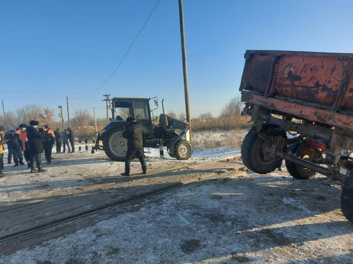 Жетісу облысында трактор жүк пойызымен соқтығысып, бір адам көз жұмды