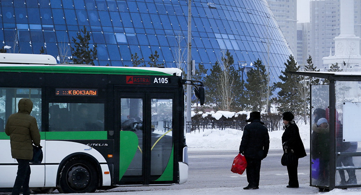 Абай облысында 7 жасар баланың басы автобус есігіне қысылып қалды