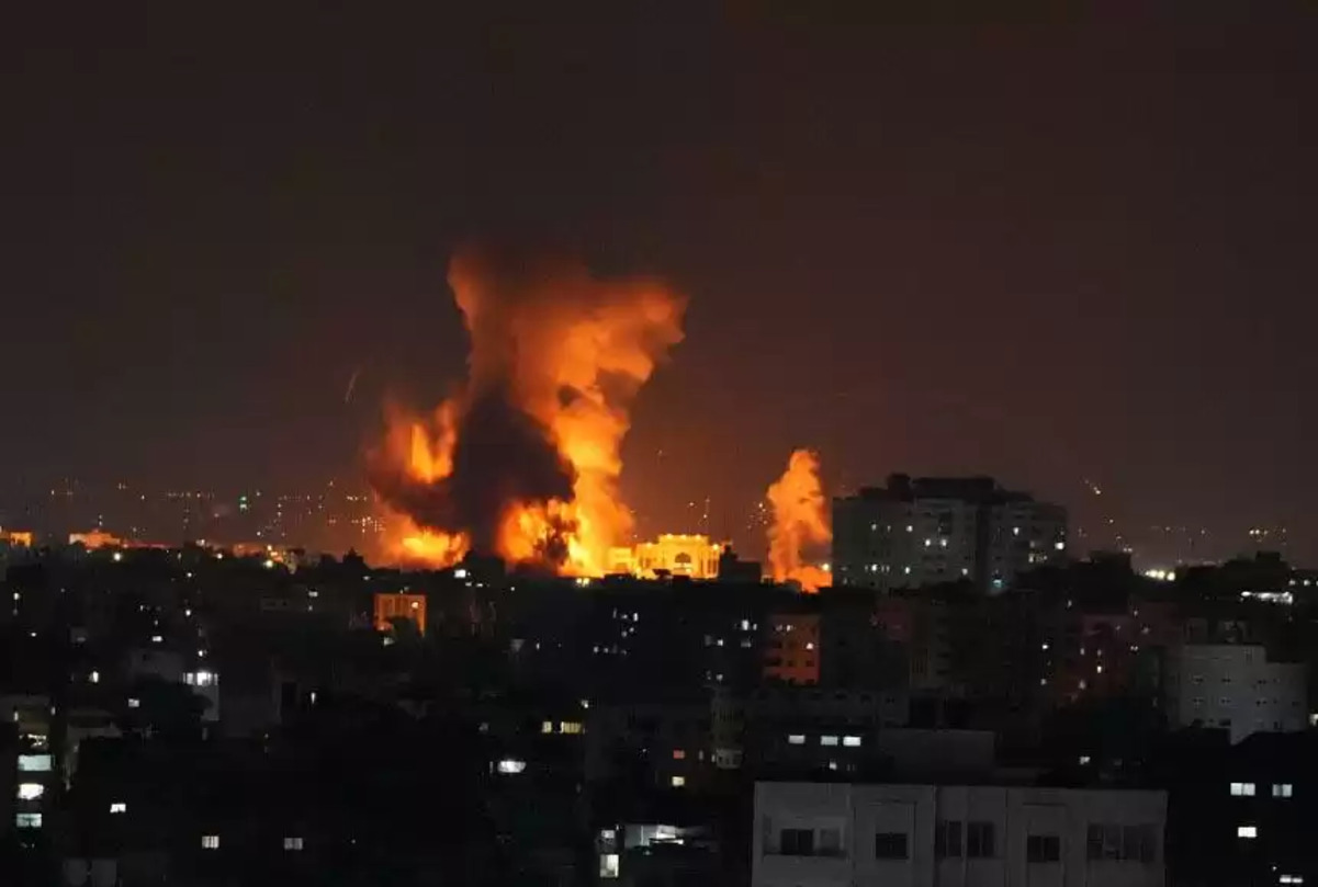 Израиль Газадағы ХАМАС кешеніне әуеден шабуыл жасады