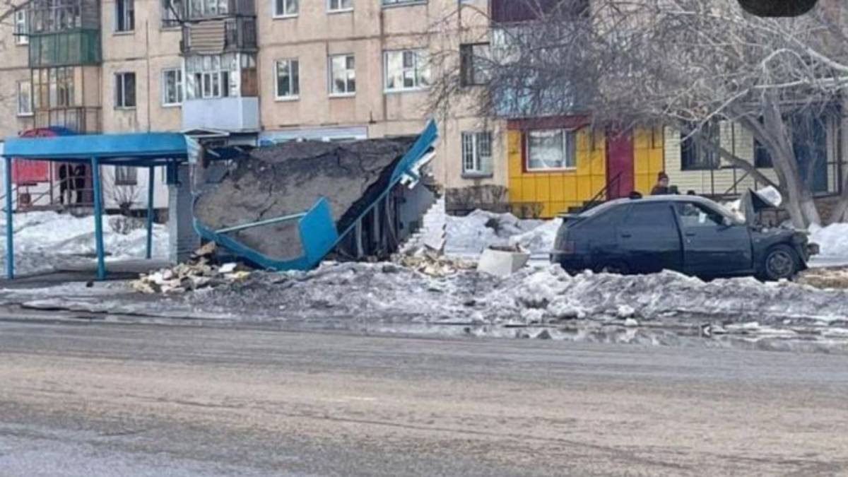 Арқалықта мас жүргізуші аялдаманы бұзып кетті