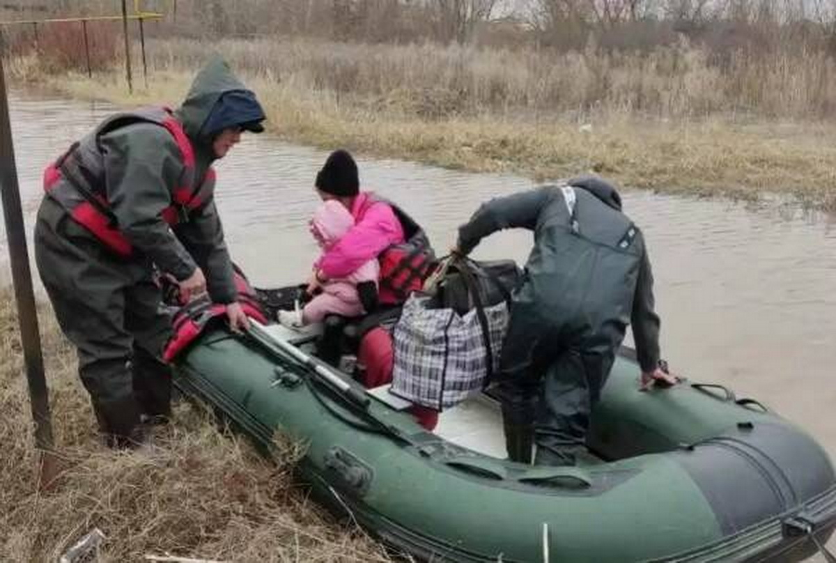 Ақтөбеде адамдар қауіпсіз жерге көшіріліп жатыр