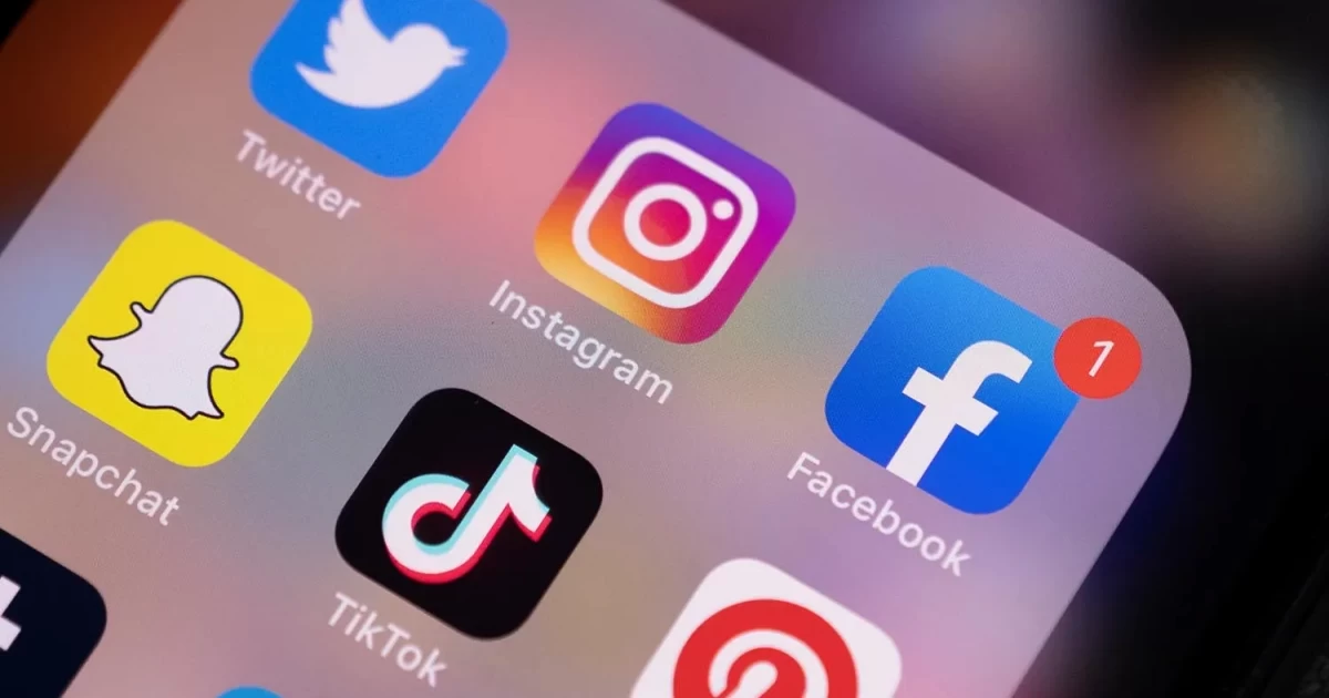 Балаларға TikTok, Instagram, Facebook желілерінде отыруға шектеу қойылады