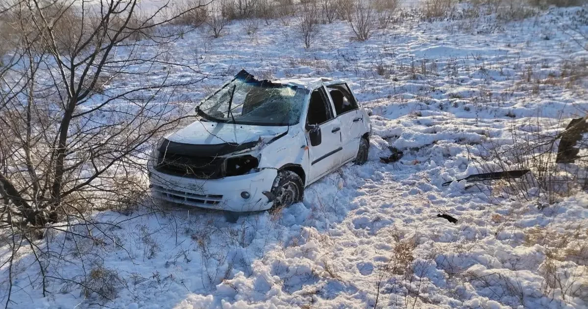 Абай облысында жеңіл көлік жүк машинасына соғылып, жыраға құлап кетті