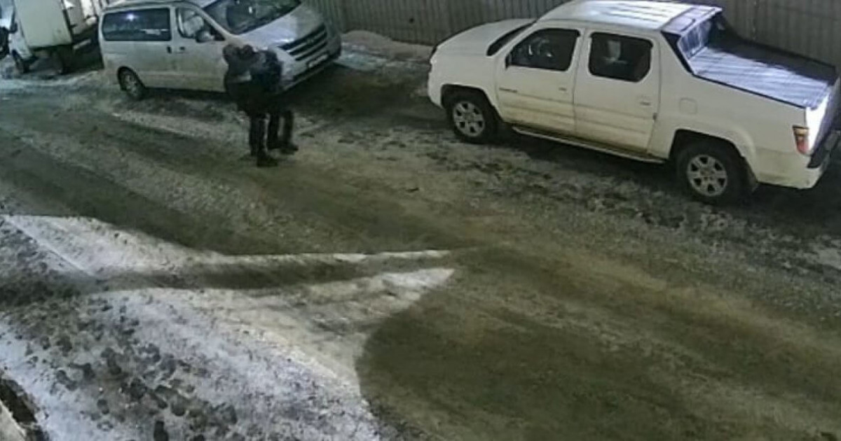Астанада қызды тонамақ болған ер адамның әрекеті видеоға түсіп қалды