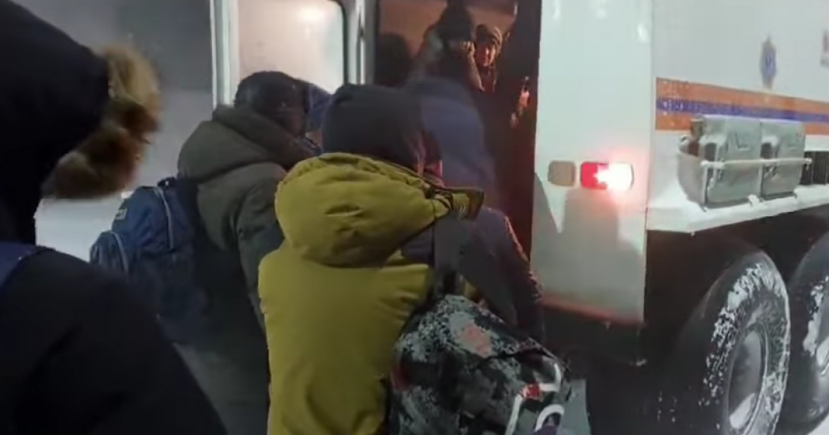 ШҚО-да қар құрсауында қалған автобустың 23 жолаушысы құтқарылды