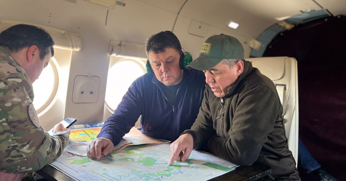 Қанат Бозымбаев Батыс Қазақстан облысында су тасқынының кезекті толқынына дайындық барысын тексерді