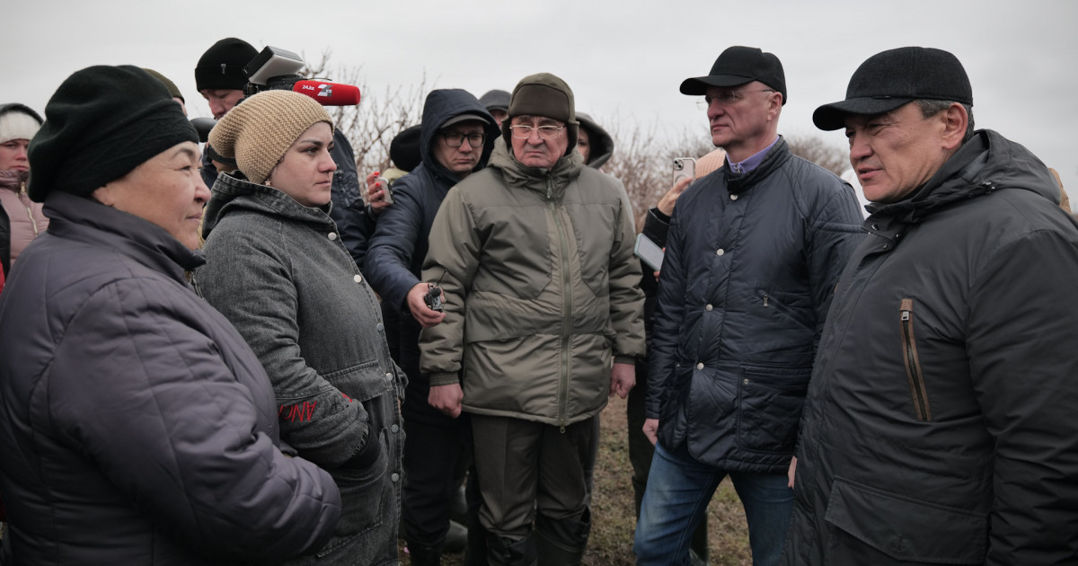 Роман Скляр СҚО-да су тасқынынан зардап шеккен тұрғындармен кездесті