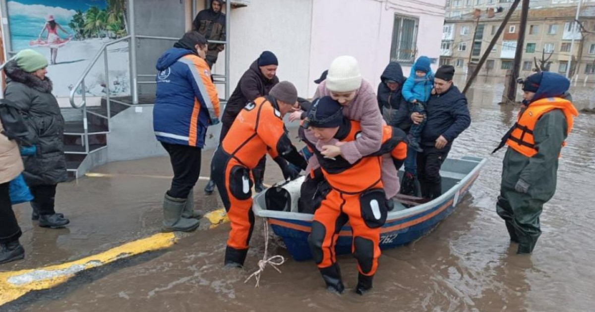 Волонтерлер фронт-кеңсесі жұмыс істеп тұр