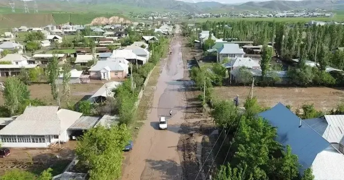 Қырғызстанда жүрген селден 5 адам қаза тауып, ондаған аула су астында қалды