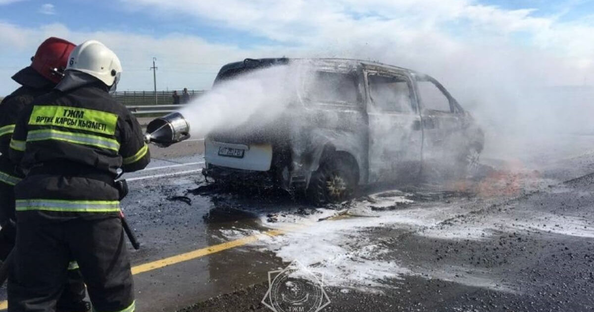 Павлодар облысында жеңіл автокөлік өртеніп кетті