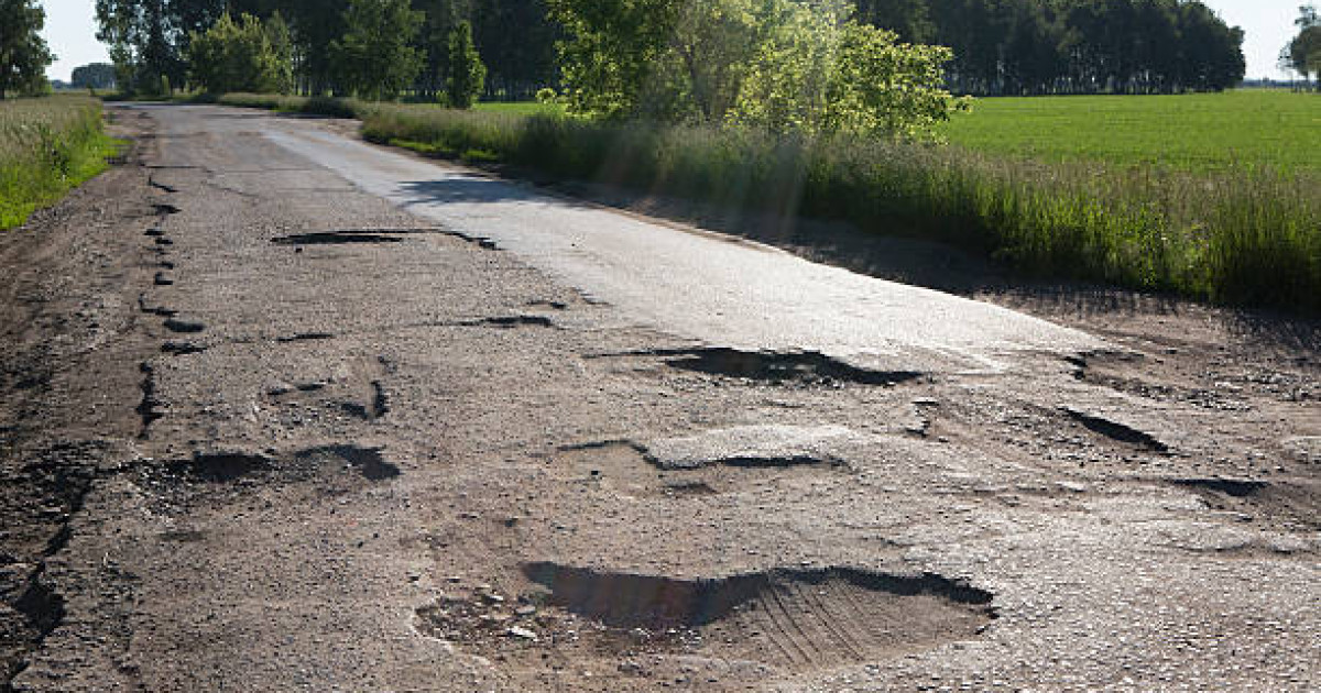 Сапасыз жолдың салдарынан апатқа ұшыраған оралдық жүргізуші әкімдіктен ақша өндіріп алды