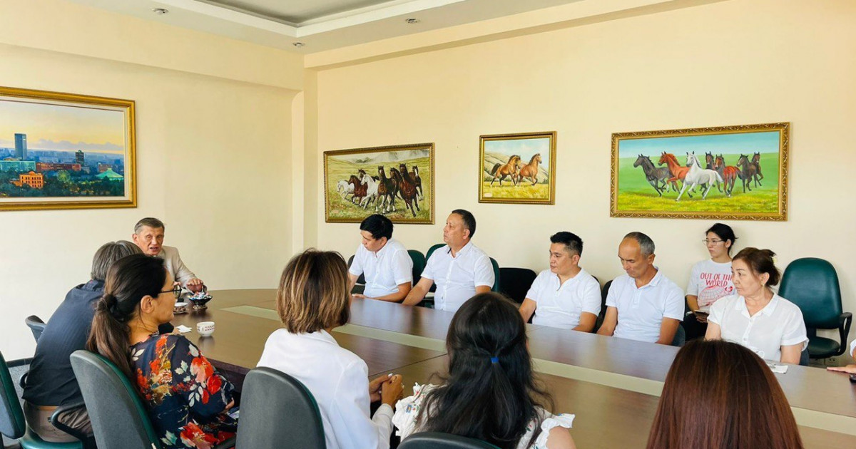 Сенатор Нұртөре Жүсіп Алматыда еліміздің медиа кеңістігін дамыту келешегін журналистермен бірге талқылады