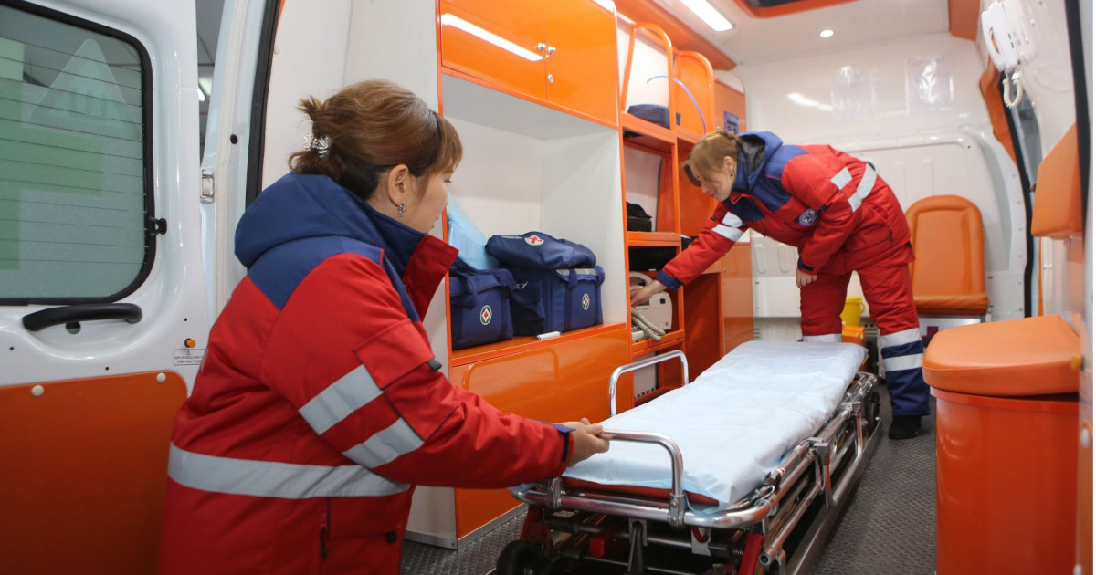 Атырау тұрғыны жаяу жүргіншілер көпірінен суға секіріп кетті