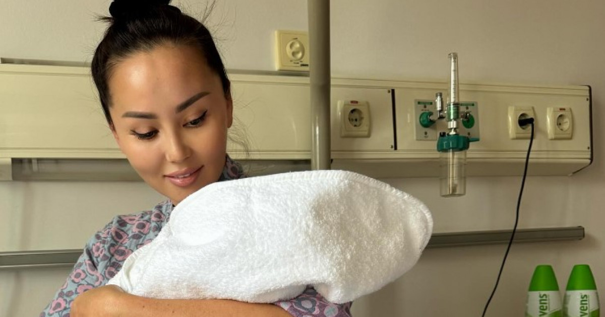 Баян Алагөзова сәбиін қырқынан шығарды