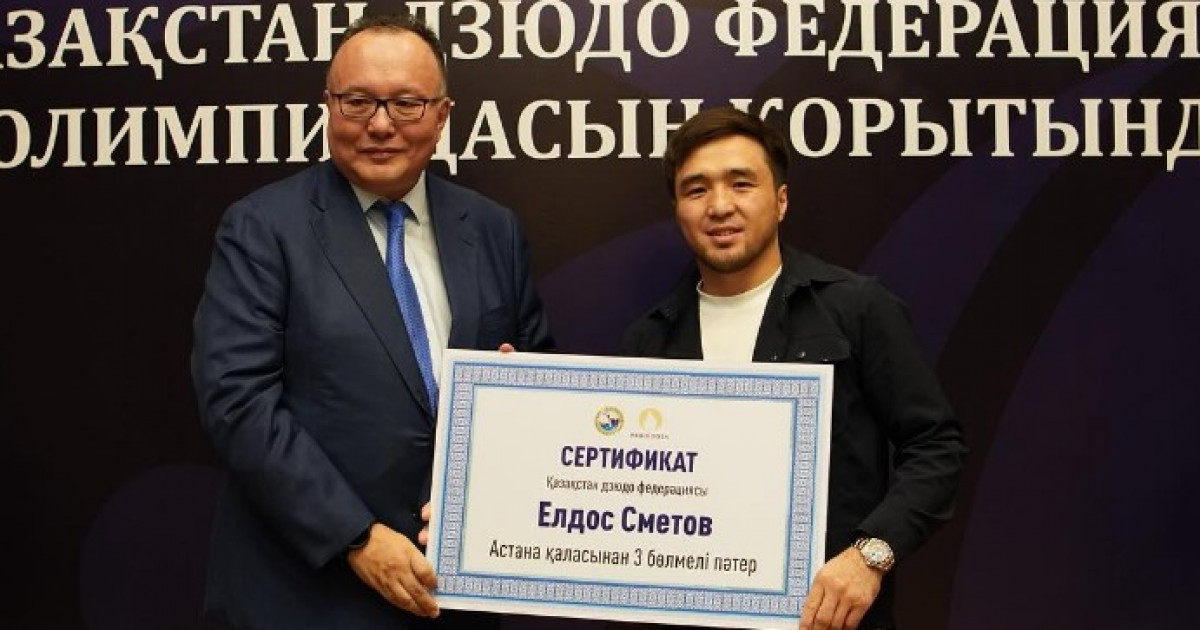 Елдос Сметовке Астанадан үш бөлмелі пәтер берілді