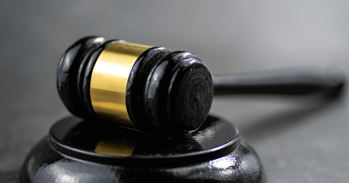 Экс-әкімнің ұлы қарт анасын ұрғаны үшін үш жылға сотталды