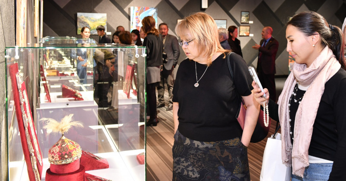 Президент орталығында суретші Бақытжан Үсембековтің жеке көрмесі ашылды