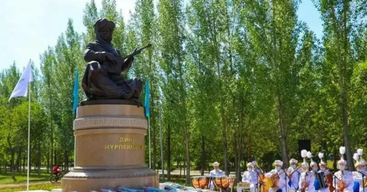 Вандалдар күйші Дина ескерткішінің QR-код тақтасын қиратып кеткен