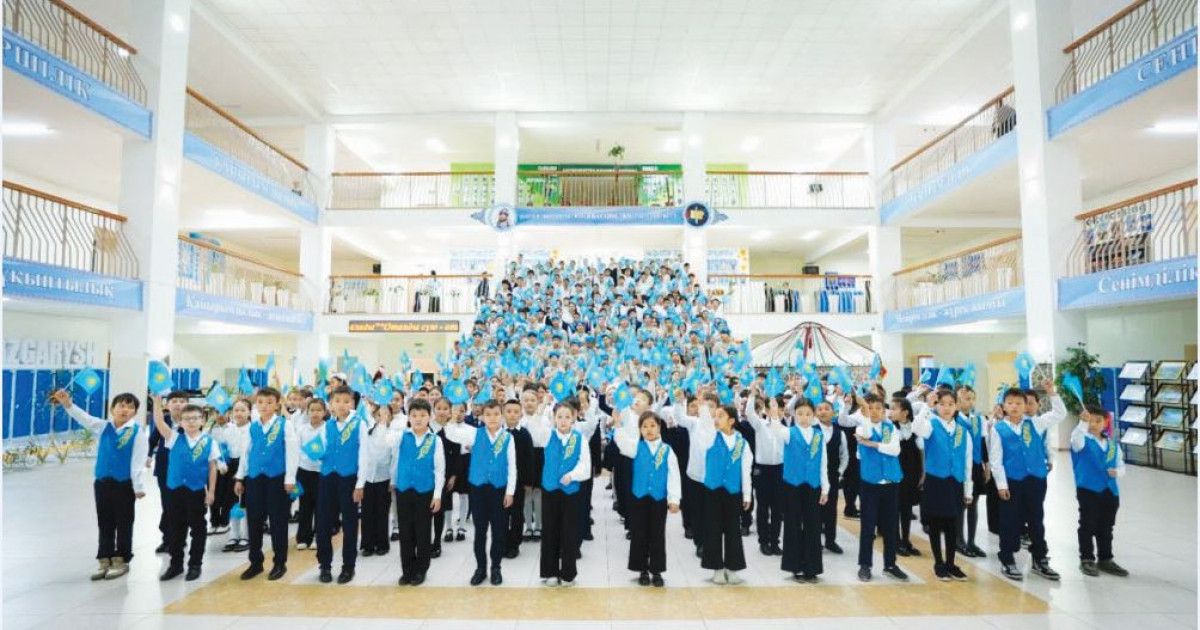 400 оқушы «Атамекен» әнін шырқады