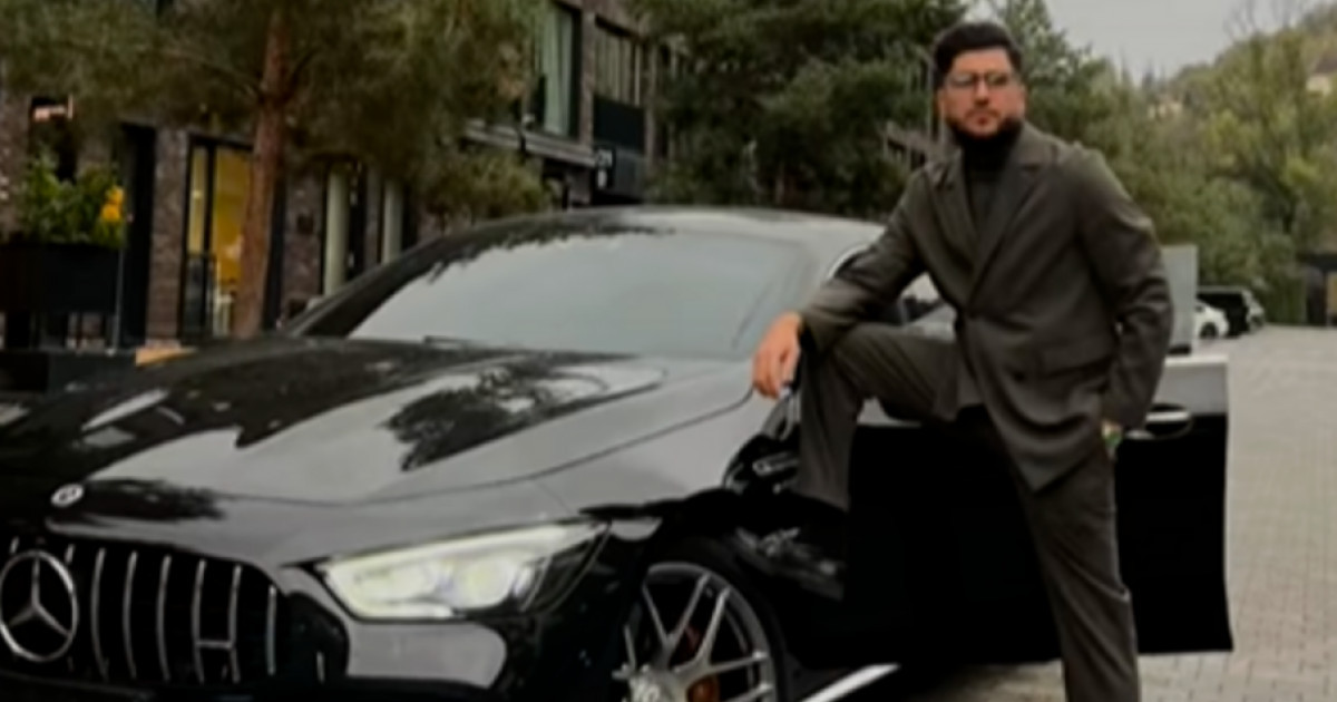 «Ақшаны берген – сіздер»: Әбдіжаппар Әлқожа қымбат көлігін көрсетті (видео)